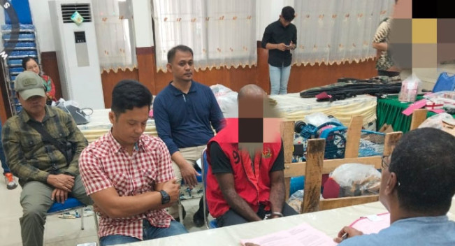 Anggota KKB dan Barang Bukti Senjata dan Ratusan Amunisi Diserahkan pada Kejati Jayapura