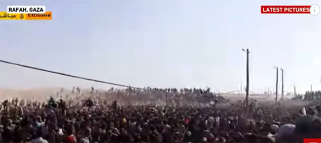 Kekecauan di Pusat Distribusi Makanan di Rafah Gaza/Foto: YouTube Al Jazeera