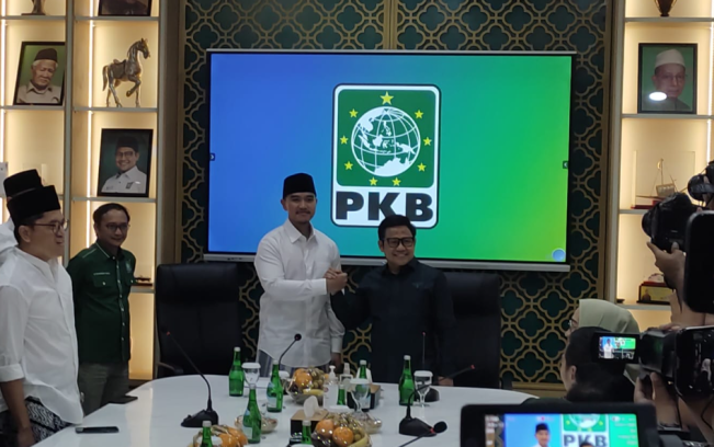 Kejutan! Kaesang Pangarep Sarungan Sambangi Cak Imin, Ada Apa?
