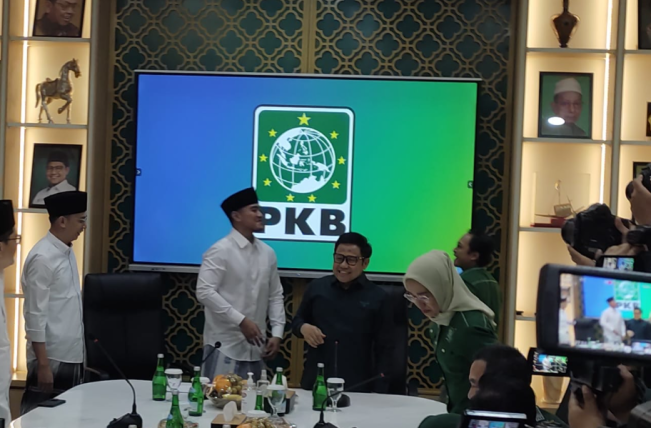 Kejutan! Kaesang Pangarep Sarungan Sambangi Cak Imin, Ada Apa?