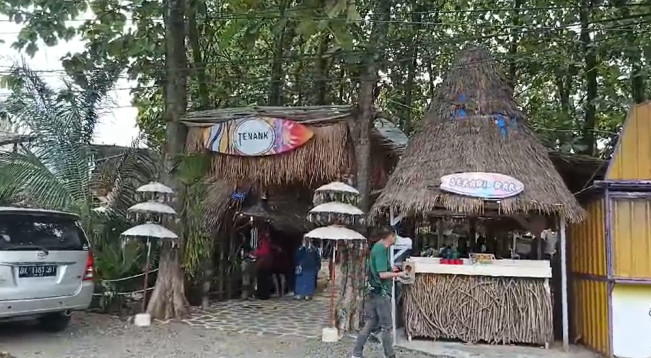 Santai di Cafe Tenank Berasa Ada di Pantai