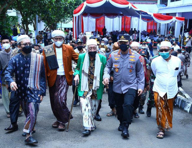 Ulama Banten Ikut Vaksinasi, Kapolri: Motivasi Bagi Masyarakat