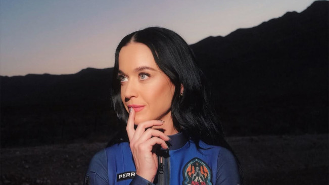 Teori Konspirasi Katy Perry ke Luar Angkasa Penipuan atau Palsu, Ini Alasannya