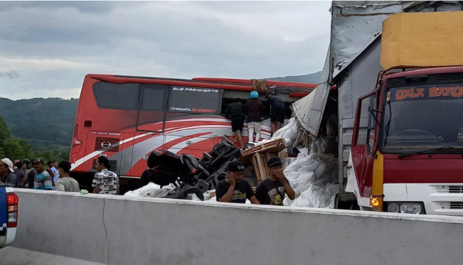 Kronologi Kecelakaan Maut Bus Rombongan Siswa SMP Asal Bogor di Tol Pandaan