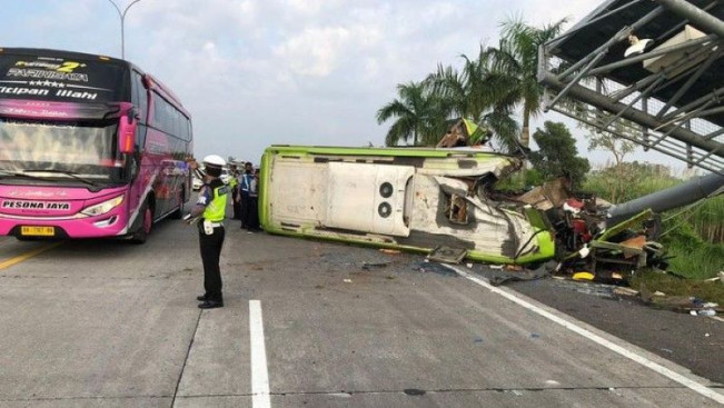 Kecelakaan Maut Bus Wisata di Tol Mojokerto: Sopir dalam Pengaruh Narkoba