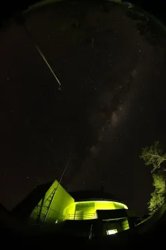 Melihat Keindahan Bimasakti dari Observatorium Nasional Timau