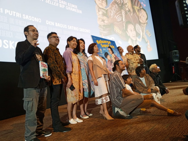 Keluarga Super Irit Diperankan Satu Keluarga Dwi Sasono Rilis Poster dan Trailer