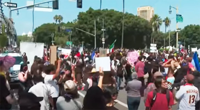 Kerusuhan Los Angeles beberapa waktu lalu/Foto: tangkap layar YouTube Reuters