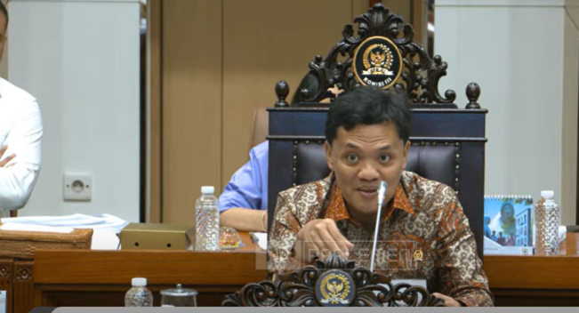 Ketua Komisi III DPR RI Habiburokhman memimpin RDPU bersama LPSK dan Peradi. [YouTube]