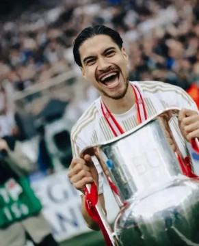 Bek Timnas Indonesia Kevind Diks bawa timnya FC Kopenhagen juara Liga Denmark. [Instagram]