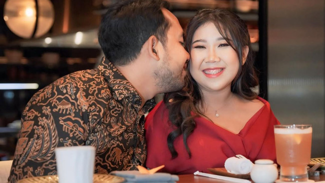 Lepas Cincin Kawin, Kiky Saputri Datangi Petugas Damkar