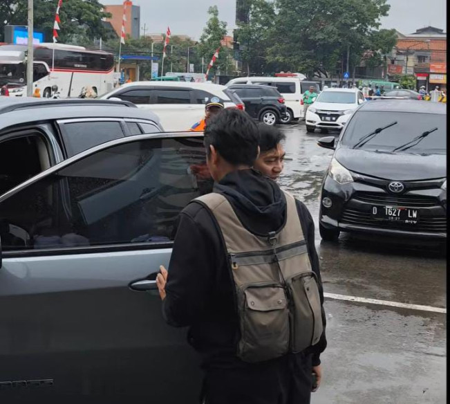 Biodata dan Agama Alfiansyah Komeng Yang Tidak Dikasih Mobil Dinas