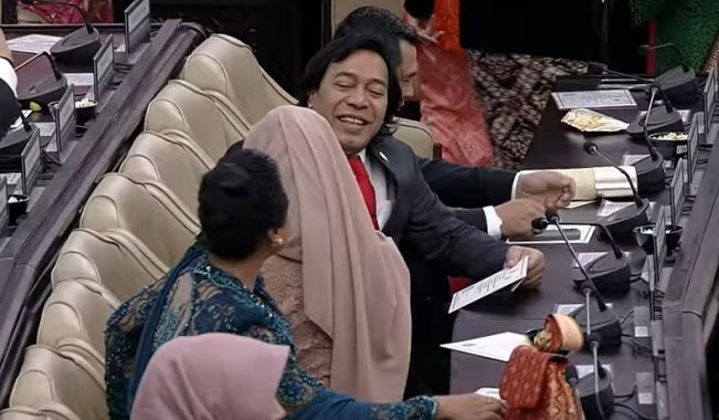 Komeng Girang Lihat Presiden Prabowo Subianto Pidato: Inget, Jangan Nyusahin!