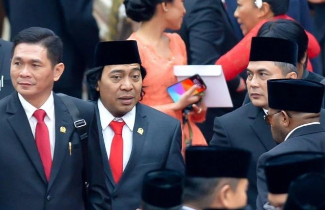 Ngakak! Viral Jawaban Kocak Komeng Saat Diminta Foto, Netizen: Kandidat Capres 2029 Nih