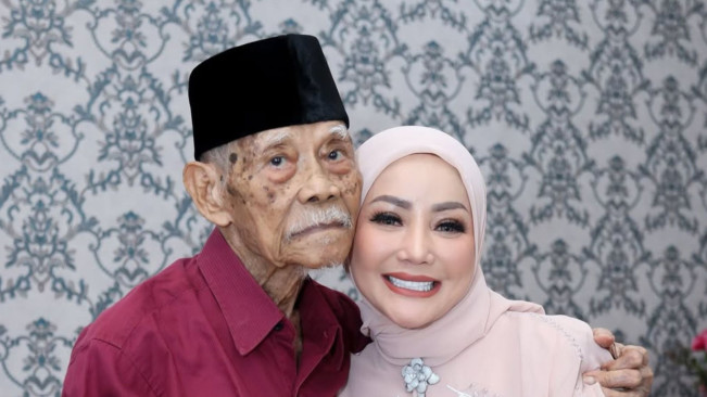 Biodata dan Agama Kristina, Ayahanda Meninggal Dunia