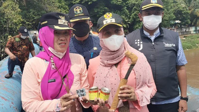 Razia PMKS di Tanah Abang, Petugas Dapati Obat Penenang dan Lem Aibon