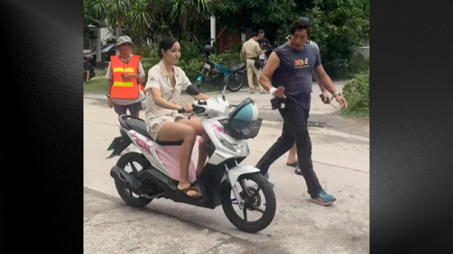 Potret Lisa Blackpink Pamer Motoran dengan Honda Beat, Auto Banjir Komentar