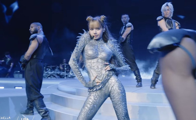 Lisachella 2025 Bikin Geger! Lisa BLACKPINK Tampil Gila-Gilaan di Coachella