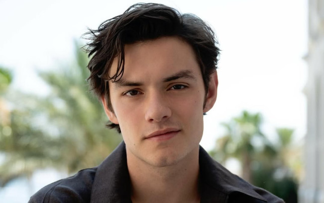 Louis Partridge. (Instagram)