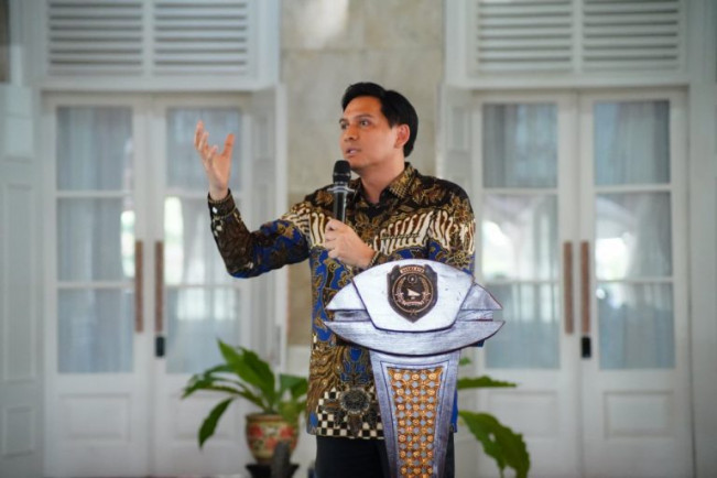 Sentil Lucky Hakim Liburan ke Jepang Tanpa Izin, Komisi II DPR Minta Kemendagri Jatuhkan Sanksi