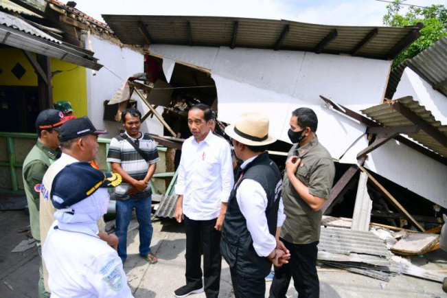 Datangi Lokasi Gempa, Jokowi Semangati Para Penyintas di Tenda Darurat