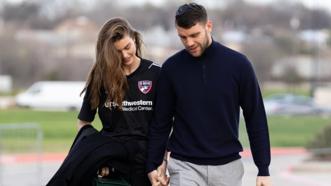 Biodata dan Agama Luna Bijl, Kekasih Maarten Paes