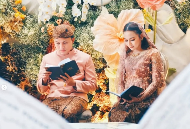 Teka-teki Agama Mahalini Terungkap Saat Prosesi Tujuh Bulanan