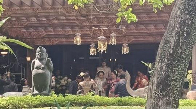 Suasana prosesi siraman Al Ghazali jelang menikah dengan Alyssa Daguise, Sabtu (14/6/2025). [FTNews.co.id/Selvianus Kopong Basar]