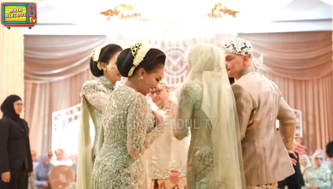 Mulan Jameela Ajak Maia Estianty Salaman (YouTube MAIA ALELDUL TV))