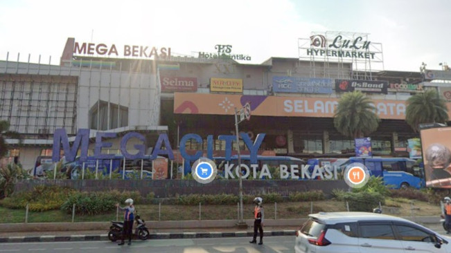 Bak Tsunami, Ini Detik-detik Banjir Menerjang Mal Mega Bekasi