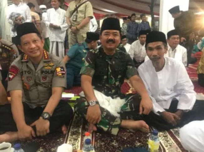 Potret Mama Ghufron Muda: Sejak Kecil Tak Dapat ASI, Pernah Foto Bareng Tito Karnavian dan Hadi Tjahjanto