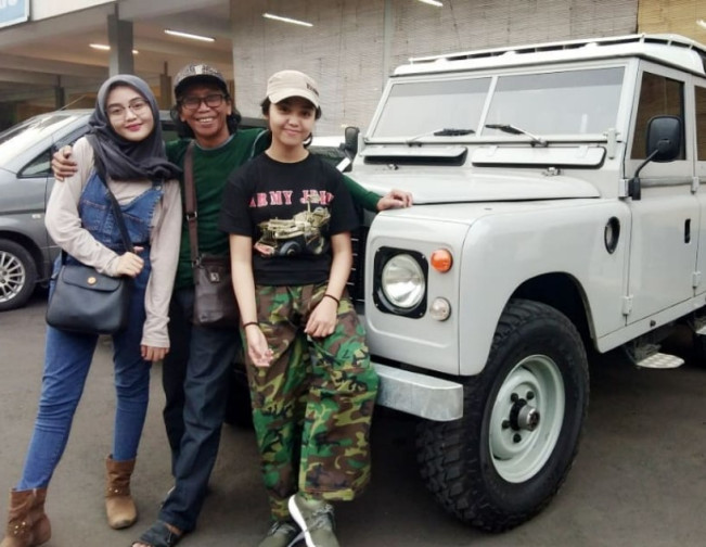 Nikmati Hari Tua, Mandra Pilih Berpetualang Pakai Mobil Off Road