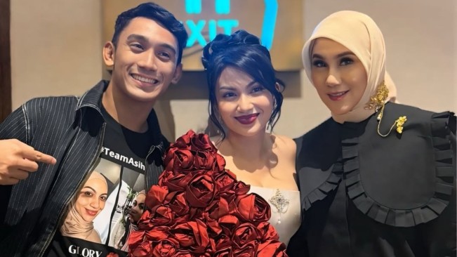 3 Potret Kedekatan Ariel Tatum dan Marini Zumarnis, Calon Mertua Idaman