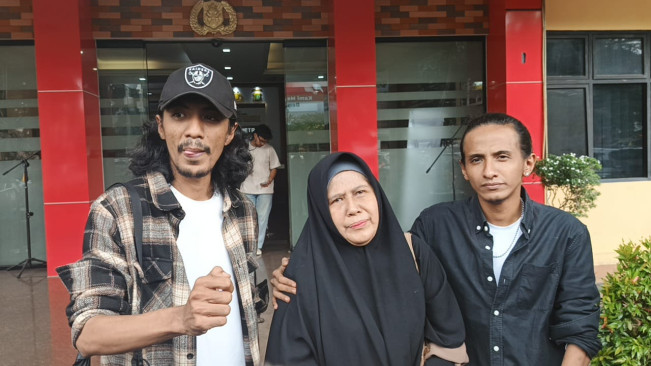 Di Penjara Polres Jaksel, Vadel Badjideh Rajin Salat dan Pakai Tasbih Digital