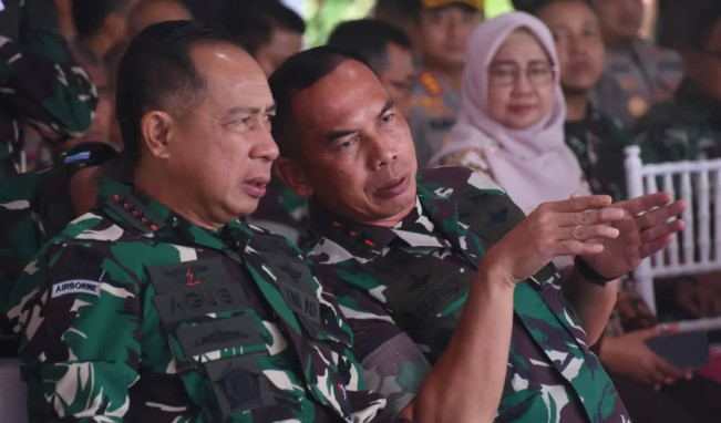 Mayjen Deddy Suryadi bersama Panglima TNI Jenderal Agus Subiyanto. [Instagram @kodam_diponegoro]