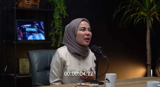 Medina Zein dalam podcast bersama Grace Tahir. [YouTube]