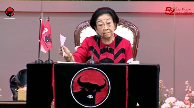 Megawati Bicara Kasus Hasto: Rossa Datang ke Saya, Jangan Pengecut!