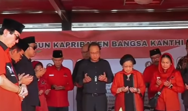 Ketua Umum PDIP Megawati Soekarnoputri dan rombongan melakukan doa bersama. [Instagram]