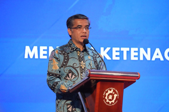 Biografi dan Agama Menaker Yassierli yang Resmi Larang Perusahaan Tahan Ijazah Pegawai