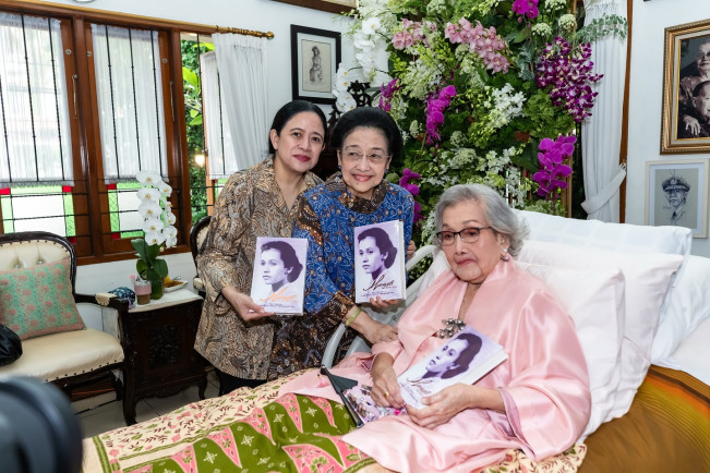 Meriyati Roeslani bersama Ketua DPR RI Puan Maharani dan Megawati Soekarnoputri. (Instagram @puanmaharaniri)