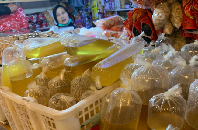 Keluhan Warga Saat Beli Minyak Goreng: Aplikasi Ribet, KTP Takut Disalahgunakan