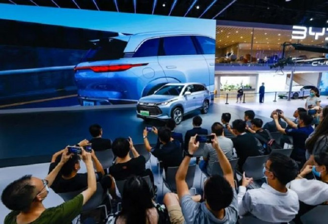 Menkominfo Mengaku Nyaman Gunakan Mobil Listrik di KTT G20