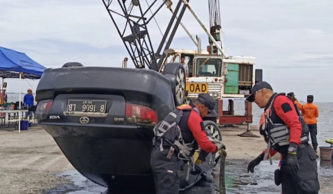 Penampakan Mobil Purnawirawan Brigjen Hendrawan Ostevan yang Tewas di Perairan Marunda Berhasil Dievakuasi