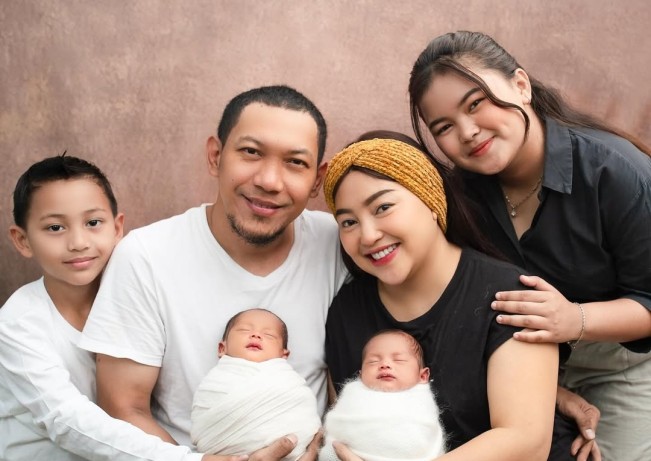 Ajie Darmaji Larut dalam Duka, Tak Kuat Lihat Anak Kembar Mpok Alpa Tanpa Ibu