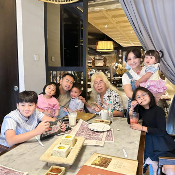 Momen Kumpul Keluarga Gideon Tengker Bersama Cucu-cucunya (instagram/@raffinagita1717)