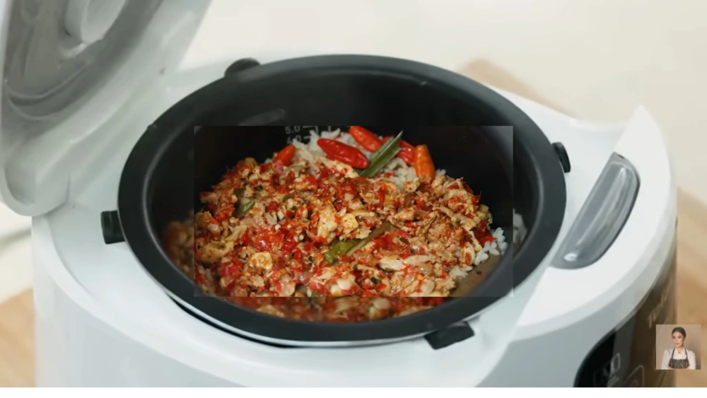 Bisa Pakai Rice Cooker, Resep Nasi Gurih Ayam Pedas ala Chef Devina Hermawan