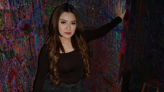 Nathalie Holscher Kedapatan Bantu Lisa Mariana Berikan Baju Bayi: Gue Cuma Empati Sebagai Ibu