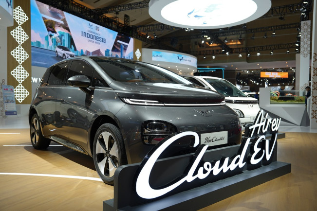 Wuling Cloud EV Versi Lebih Murah Meluncur di IIMS 2025