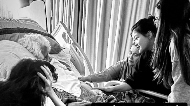 Ketegaran Nia Ramadhani Temani Jenazah Sang Nenek di Rumah Duka