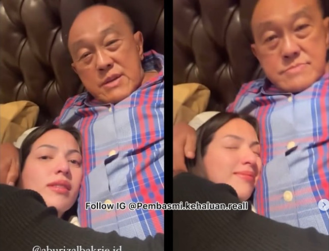 Nia Ramadhani Manja ke Aburizal Bakrie, Peluk Perut Buncit Mertua di Atas Ranjang: Enak Ya Peluk Black Card